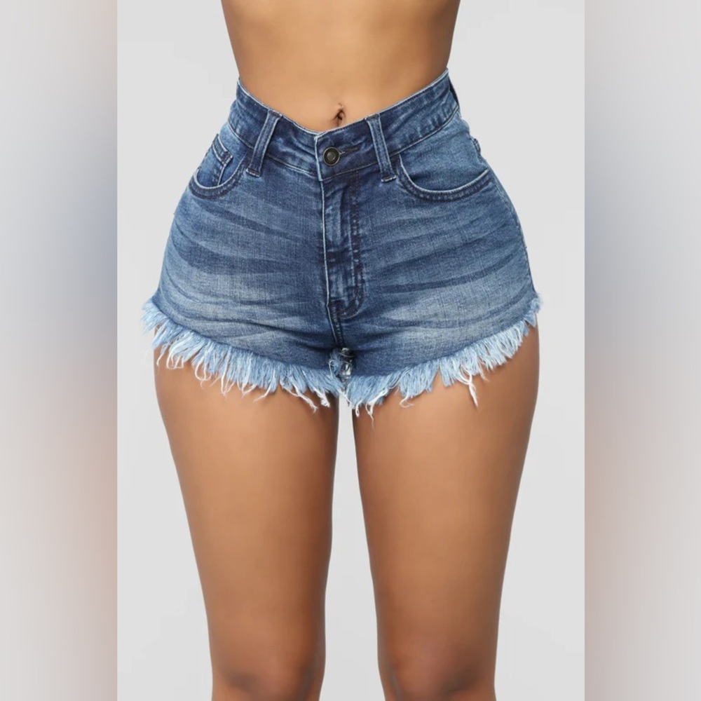 Fray hem denim shorts